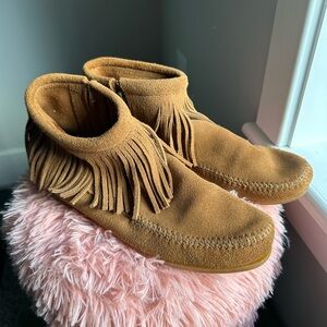 Minnetonka Fringe Zip Up Moccasins - Chestnut Brown